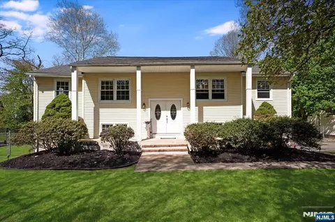 26 Meslar Rd, Morris Plains, NJ 07950