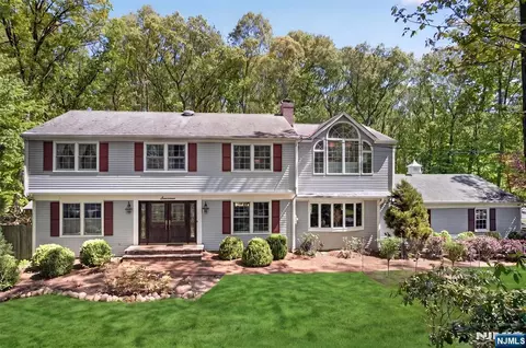 17 Appert Ter, Mahwah, NJ 07430