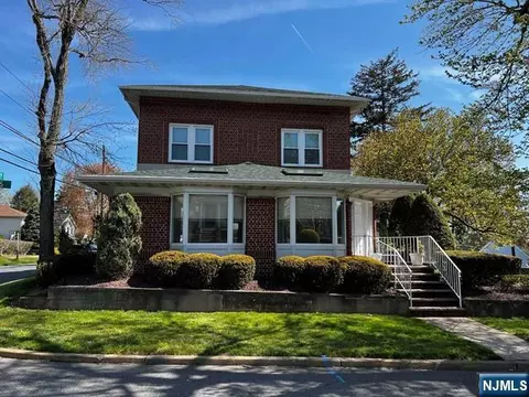 115 Paris Ave, Northvale, NJ 07647