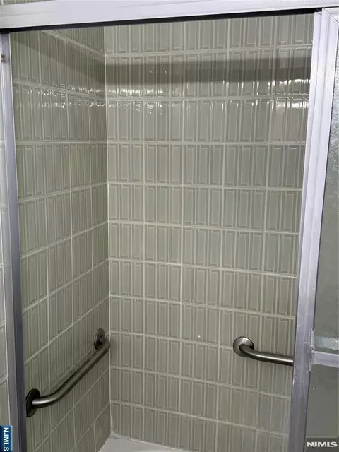 Bath - 280 S Prospect Ave #3N, Hackensack, NJ 07601 photo 1 of 2