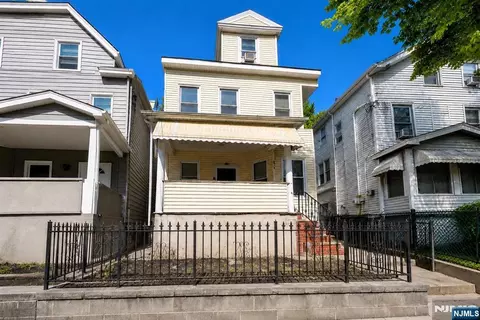 674 24th St, Paterson, NJ 07504