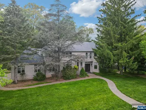 10 Parker Pl, Old Tappan, NJ 07675