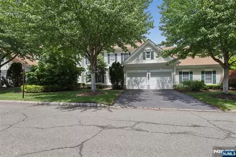 122 White Pine Ct, Paramus, NJ 07652