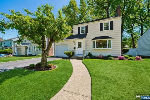99 Ferncliff Rd, Bloomfield, NJ 07003