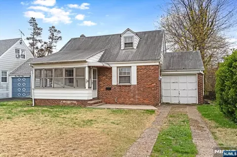 140 Palsa Ave, Elmwood Park, NJ 07407