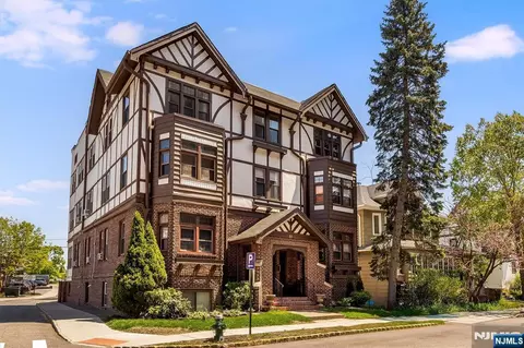 51 S Park St #302, Montclair, NJ 07042