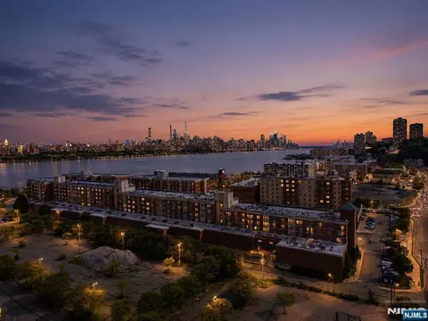 3103 City Pl, Edgewater, NJ 07020