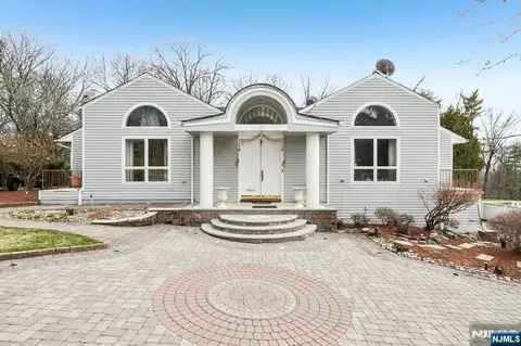 270 E Clinton Ave, Tenafly, NJ 07670