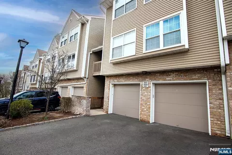 507 Windsor Dr #107, Palisades Park, NJ 07650