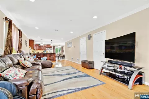 286 James St, Hackensack, NJ 07601 photo 8