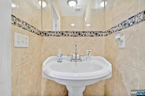 286 James St, Hackensack, NJ 07601 photo 11