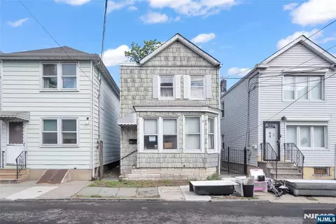 88 Komorn, Newark, NJ 07105