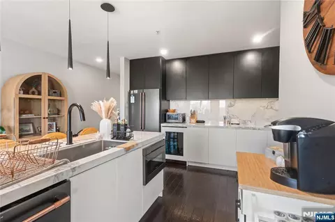 226 The Promenade, Edgewater, NJ 07020