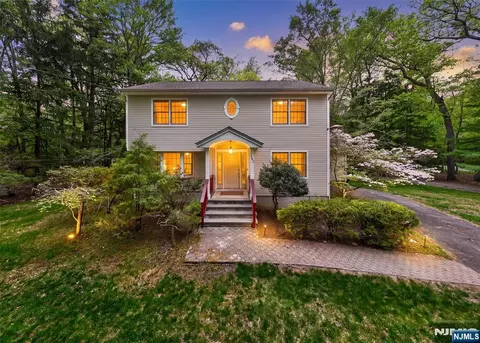 157 Grove St, Ramsey, NJ 07446