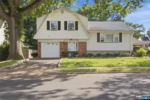 92 Van Buskirk Rd, Teaneck, NJ 07666