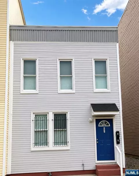 647 Grove St, Irvington, NJ 07111