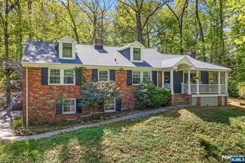 29 Upper Dr, Summit, NJ 07901