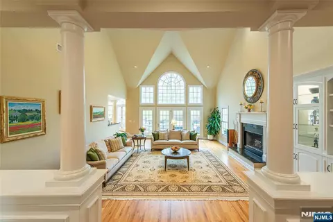 5 Julia Ct, Boonton Township, NJ 07005