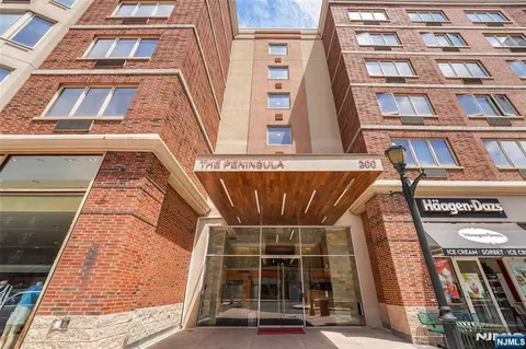 2305 City Pl, Edgewater, NJ 07020