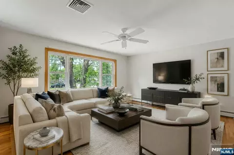 Living - 98 Vassar Dr, Paramus, NJ 07652 photo 2 of 5