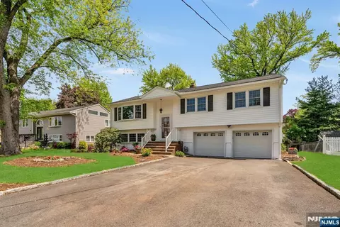 Exterior - 98 Vassar Dr, Paramus, NJ 07652 photo 2 of 7