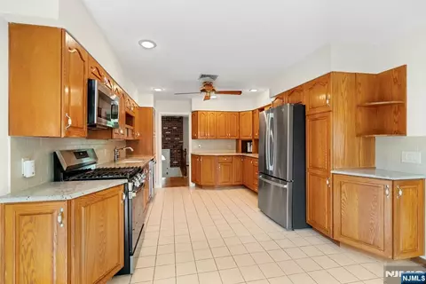 Kitchen - 98 Vassar Dr, Paramus, NJ 07652 photo 4 of 4