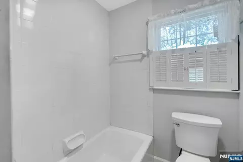 Bath - 98 Vassar Dr, Paramus, NJ 07652 photo 2 of 5
