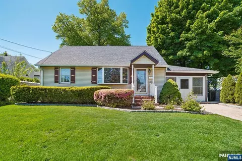 1 Hillside Ter, Wallington, NJ 07057