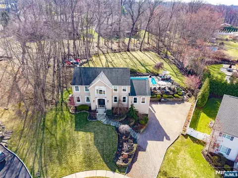 4 Michele Ct, Wayne, NJ 07470