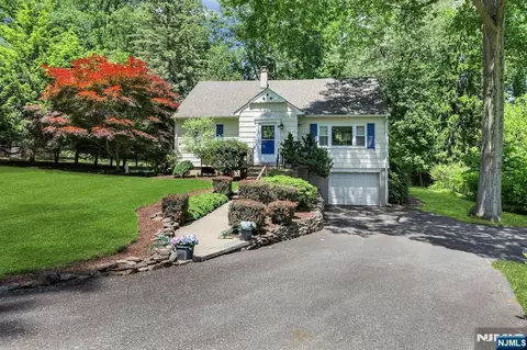 522 Helena Ave, Wyckoff, NJ 07481