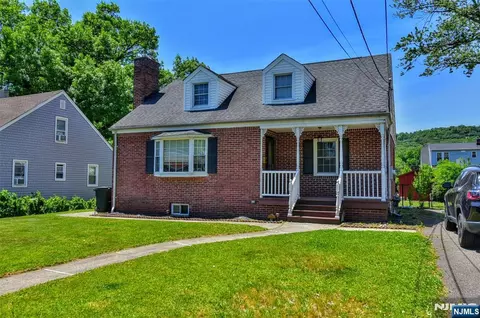 11 Onyx Ter, North Haledon, NJ 07508