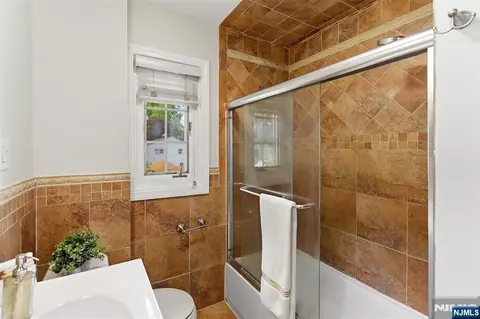 Bath - 31 Martin Ter, Hackensack, NJ 07601 photo 2 of 4