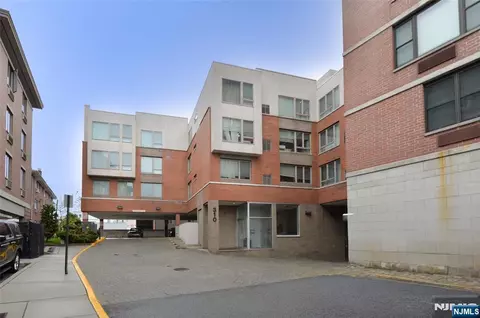 310 Cliff Ln #3F, Cliffside Park, NJ 07010
