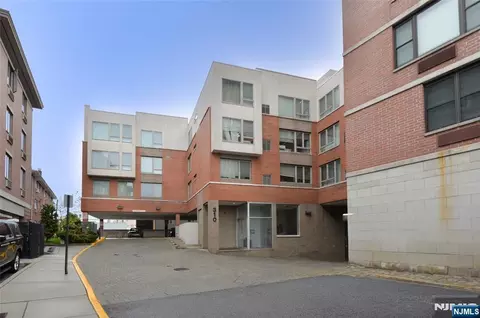 310 Cliff Ln #3F, Cliffside Park, NJ 07010