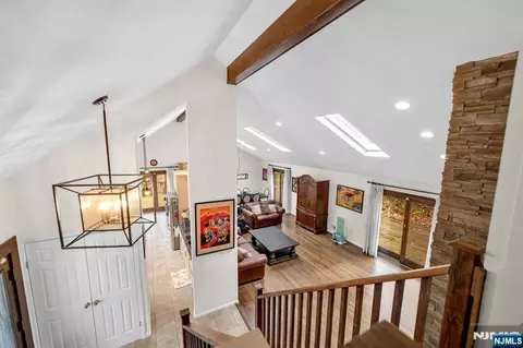 37 Berkshire Rd, Woodcliff Lake, NJ 07677