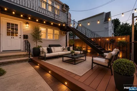 54 Chestnut St, Weehawken, NJ 07086