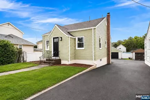 11 Dunkerly St, Totowa, NJ 07512