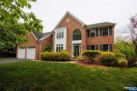 8 Overlook Dr, Riverdale, NJ 07457