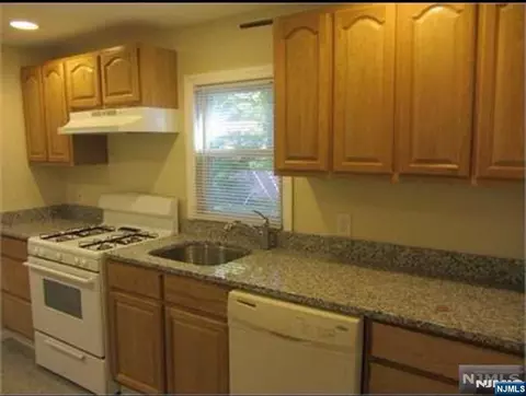 421 Riverside Dr, Wayne, NJ 07470 photo 3