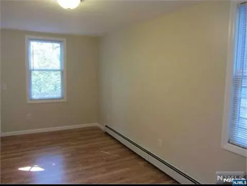 421 Riverside Dr, Wayne, NJ 07470 photo 4
