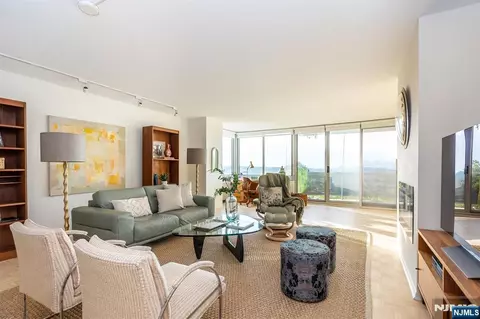 1 Claridge Dr #408, Verona, NJ 07044