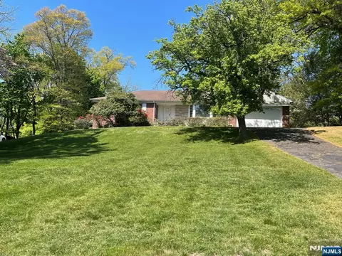 1027 Westwood Ave, Old Tappan, NJ 07675