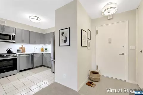 2000 Linwood #14 0, Fort Lee, NJ 07024