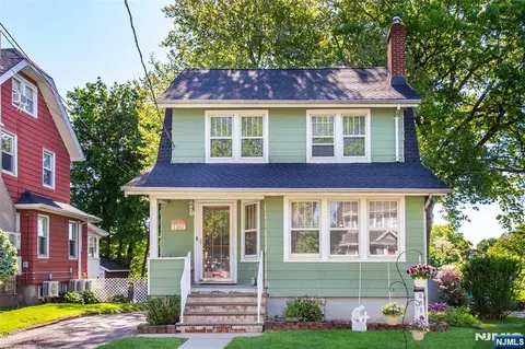 1265 Longfellow Ave, Teaneck, NJ 07666
