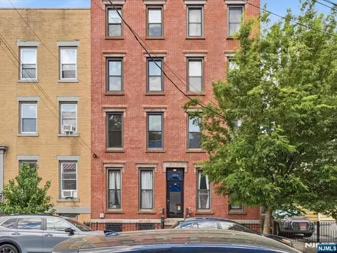 264 3rd St #2R, Jersey City, NJ 07302