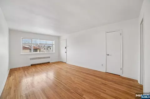 2430 8th St #5B, Fort Lee, NJ 07024