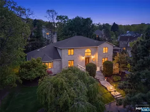 70 Forest Hls, Cedar Grove, NJ 07009
