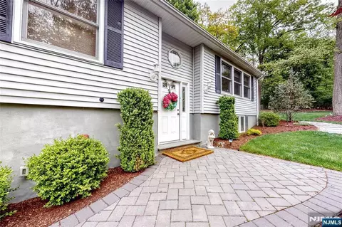 50 Seminole Ave, Oakland, NJ 07436
