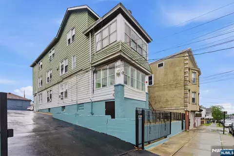 215-217 16th St, Paterson, NJ 07524