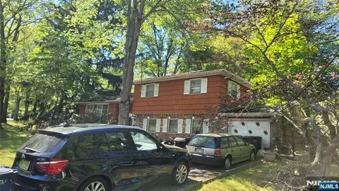 283 Cambridge Rd, Hillsdale, NJ 07642